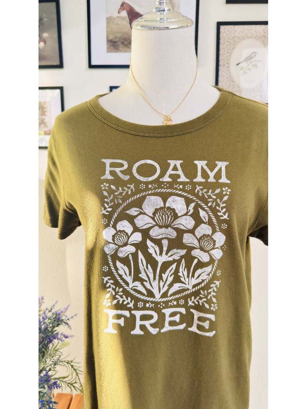 Old Navy Olive Green 'Roam Free' Graphic Tee - Size S Petite - Picture 4 of 9